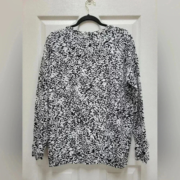 Athleta Balance Women's Animal Print Black & White Pullover Sweatshirt Size Med - Picture 2 of 3